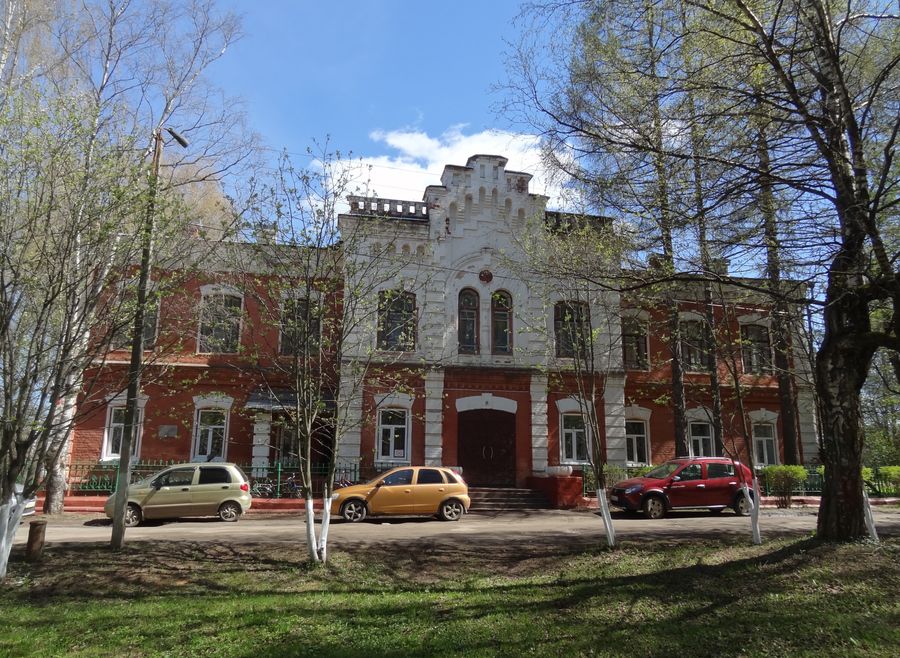 Здание фабричной школы, построено в 1896 году